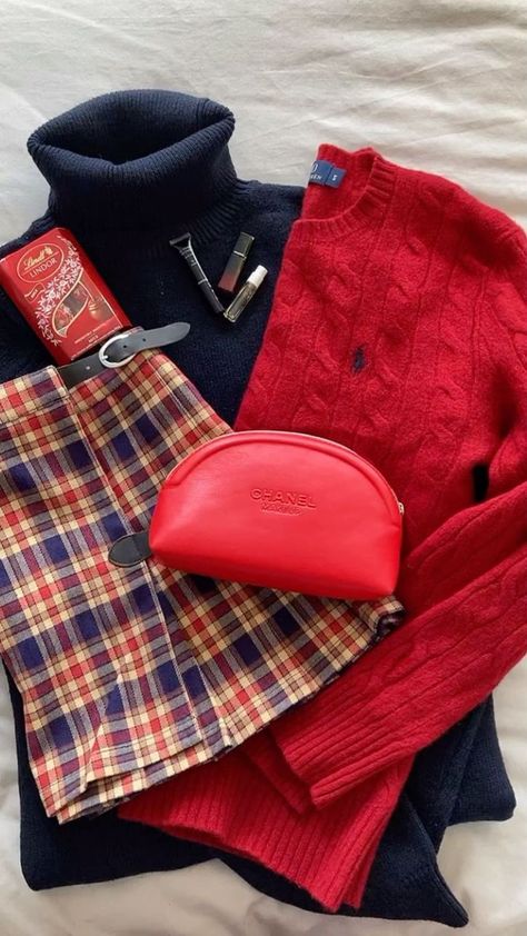 Plaid Mini Skirt Outfit, Polo Sweater Outfit, Sweater Outfit Winter, Winter Outfit Christmas, Christmas Outfits Dressy, Red Sweater Outfit, Parisian Wardrobe, Her Drawing, Holiday Outfit Ideas