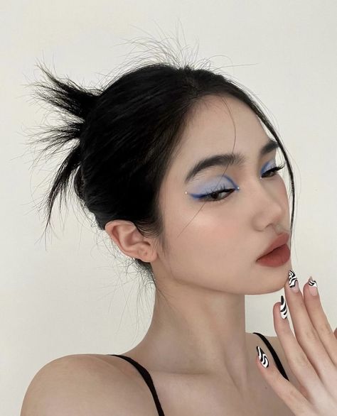 Maquillage On Fleek, Smink Inspiration, Ethereal Makeup, Pinterest Makeup, Dope Makeup, Fancy Makeup, Asian Eye Makeup, Blue Eyeshadow, Eye Makeup Art