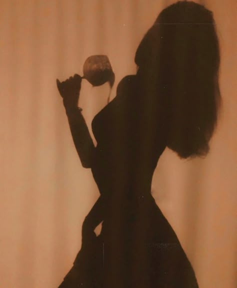 Isabella Hartley, Mad Queen, Lingerie Aesthetic, Hand Placement, Jesus Songs, Silhouette Photography, Pinhole Camera, Lovers Romance, Shadow Photography