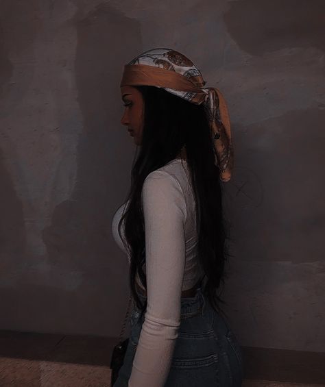 How To Wear Bandana, Makup Looks, Mode Zara, Hair Scarf Styles, Classy Winter Outfits, Jenner Outfits, Foto Poses, Causual Outfits, Streetwear Fashion Women