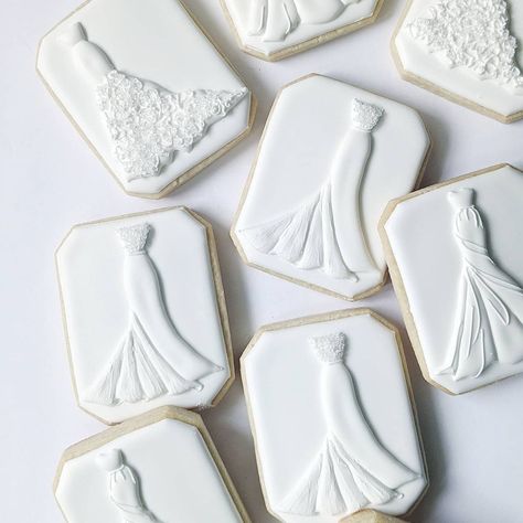 River & Birch custom cookies’s Instagram profile post: “The possibilities are endless! #jaxwedding #jaxeats #jacksonvillefl #jaxbaker #jaxcookies #jacksonvillewedding #jacksonvillemagazine…” Wedding Cookies Decorated, Bride Cookies, Bridal Shower Desserts Table, Wedding Dress Cookies, Engagement Cookies, Bridal Cookies, Bridal Shower Desserts, Theme Cookies, River Birch