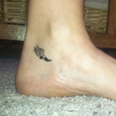 i love this tattoo to symbolize my love of running, only I think I would get it above my ankle Track Shoe Tattoo, Track Tattoo Runners, Running Shoe Tattoo, Runners Tattoo Ideas Running, Runner Tattoo Ideas, Running Tattoos For Women, Tri Tattoo, Half Marathon Tattoo, Running Shoes Tattoo