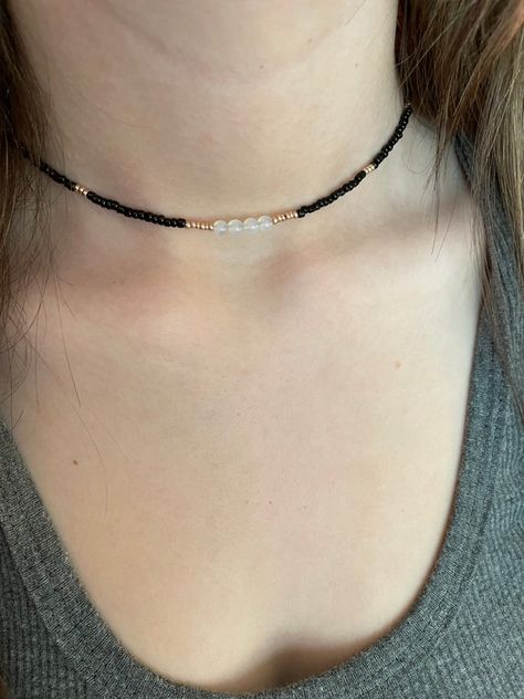 Moonstone Choker, Diy Choker Necklace, Beaded Chocker, Diy Choker, Beaded Necklace Designs, Bead Choker, Black Beaded Jewelry, Black Seed, Moonstone Beads