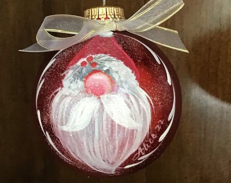 Santa Ornaments Diy Glass Ball, Painting On Glass Ornaments, Painting Xmas Ornaments, Hand Painted Christmas Balls Easy, Painted Glass Christmas Ornaments, Acrylic Painted Ornaments, Hand Painted Baubles Christmas, How To Paint Christmas Ornaments, Hand Painted Ornaments Glass Ball