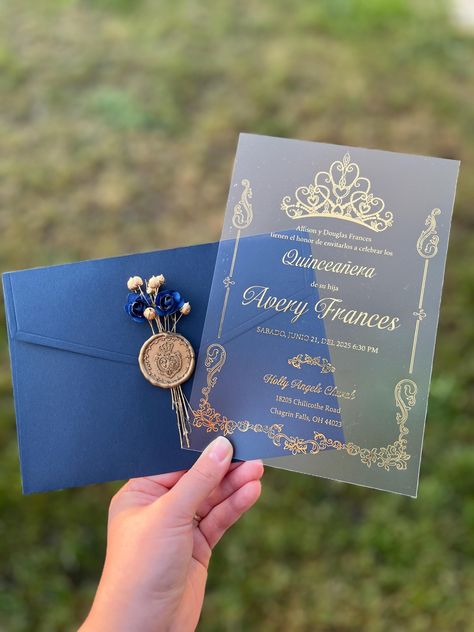 We are happy to be with you on this special day. 🌸  This invitation card is made of navy blue paper. You can decorate the envelope with our floral seal patterns. The invitation area is made of gold gilding printing on acrylic.  You can customize this invitation model according to the type of event you want. It is possible to personalize for many activities such as wedding cards, birthday cards, baby showers. For this, it will be enough to contact us!  Please share your information with me via m Quinceanera Invitations Ideas Spanish, Navy Blue Quince Invitations, Navy Blue Quince Decorations, Western Graduation Invitations, Quince Invitations Ideas, Midnight Blue Quinceanera Theme, Under The Stars Sweet 16, Quincenera Invitations, Navy Blue Quince