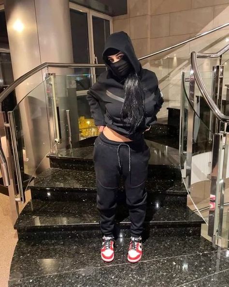 Uk Drip Outfits Women, Female Roadman Style, Drip Women Outfits, Gangster Girl Aesthetic Outfits, Uk Drip Girl, Female Drip Outfits, Gangster Girl Outfit, Female Gangster Outfit, Chica Drip