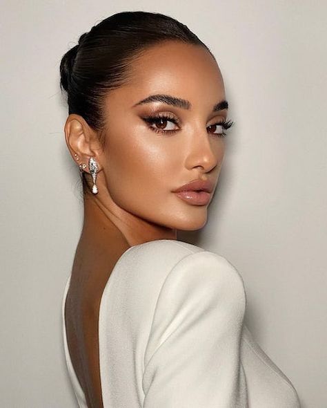 These 10 Face Bronzers Are The Essence Of A Sun-Kissed Summer Glow Romantic Kibbe, Bronze Makeup Look, Maquillage On Fleek, Theatrical Romantic, Wedding Eye Makeup, Glam Wedding Makeup, Bridesmaid Hair Makeup, Bridal Makeup Natural, Glam Makeup Look