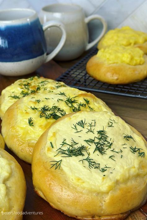 Shanezhki (шанежки) - Peter's Food Adventures Yeast Dough Recipe, Sour Cream Potatoes, Prepared Eggs, Yeast Dough, Farmers Cheese, Honey Cookies, Creamed Potatoes, European Cuisine, Homemade Cheese