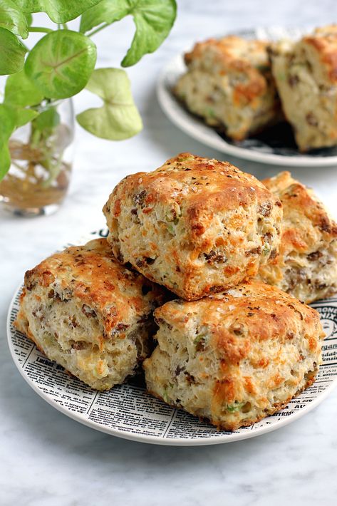 Image of sausage and cheese biscuits. Sausage And Cheese Biscuits, Sausage Cheese Biscuits, Bisquick Sausage, Egg Biscuits, Frozen Biscuits, Biscuits Recipes, Sausage Biscuits, Turkey Breakfast, Cheese Scones