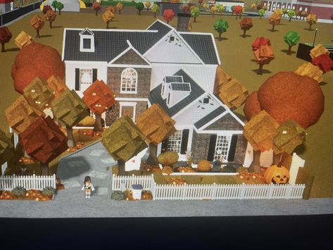 🏡Welcome to Bloxburg (Roblox)🏡 | Rate my Halloween house Fall Suburban House Bloxburg, Bloxburg Halloween Update, Bloxburg Autumn House Colour Scheme, Fall Interior Bloxburg, Bloxburg House Ideas Fall Layout, Bloxburg Halloween Town, Halloween Houses Bloxburg, Bloxburg Halloween Bedroom, Bloxburg Halloween House Layout