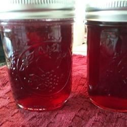 Homemade raspberry jam--made with fresh or frozen raspberries--is livened up with spicy jalapeno peppers. Raspberry Jalapeno Jelly, Jalapeno Jelly Recipes, Homemade Raspberry Jam, Jalapeno Jam, Jalapeno Jelly, Hot Pepper Jelly, Jelly Recipe, Homemade Jelly, Canning Jam