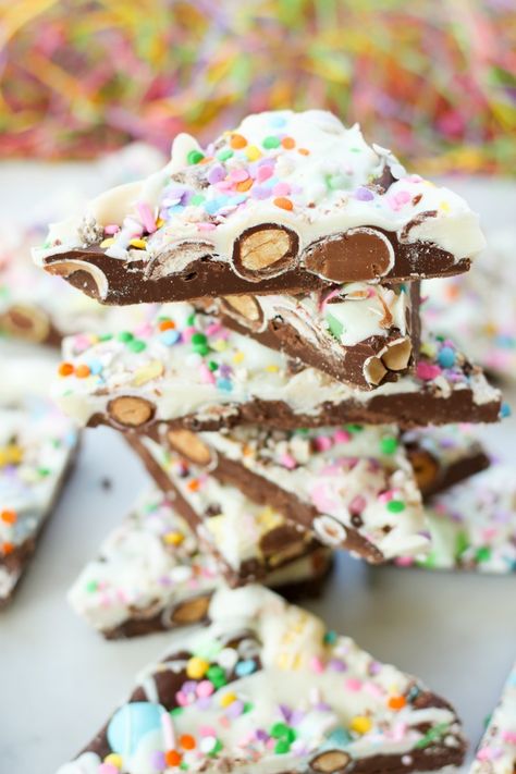 This Springtime Bunny Bark Dessert recipe is made with semi-sweet chocolate, candy, white chocolate, and colorful sprinkles for a fun and easy dessert. Bark Dessert, Bunny Bark, Easter Bunny Bark, Treat Making, Italian Easter Bread, Easter Things, Italian Easter, Chocolate Melting Wafers, Braided Bread