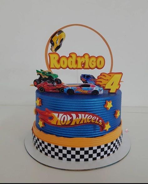 Small Hot Wheels Cake, Bolo Tema Hot Wheels, Bolo Hot Wheels Chantilly, Festa Do Hot Wheels, Hotwheels Birthday Party Cake, Pastel Hot Wheels, Hot Wheels Birthday Party Ideas Cake, Hot Wheels Cake Ideas, Hotwheels Birthday Cake