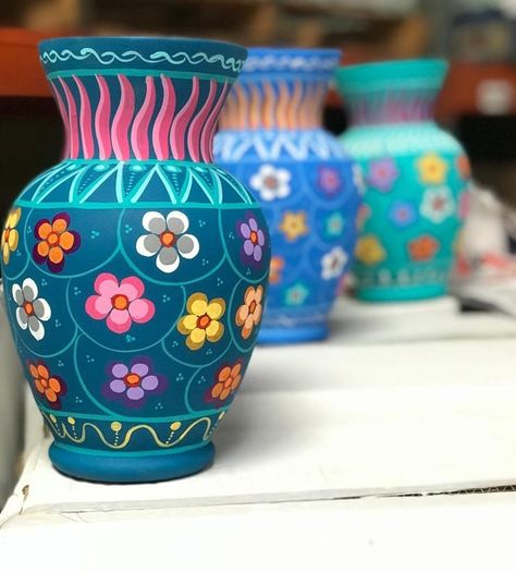 Mexican Flower Pots, Plant Pot Design, Flower Pot Art, Painted Pots Diy, Flower Pot Design, Painted Plant Pots, Painted Clay Pots, Glass Painting Designs, Jar Art