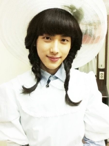 Yim Siwan, Im Siwan, Winter Fairy, Shes Amazing, Drawing Stuff, Reference Poses, Silly Pictures, Kdrama Actors, Quick Workout