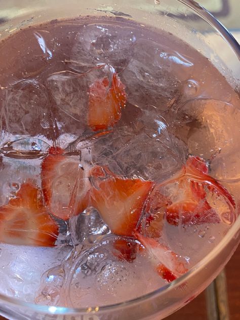 coctails strawberry summer gordons pink gin tonic ice bar coctail making recepie bar aesthetic coctail inspo classic coctail Gordon's Gin, Girls Dinner, Bar Aesthetic, Ice Bar, Strawberry Summer, Ice Bars, Pink Gin, Gin Tonic, Gin And Tonic