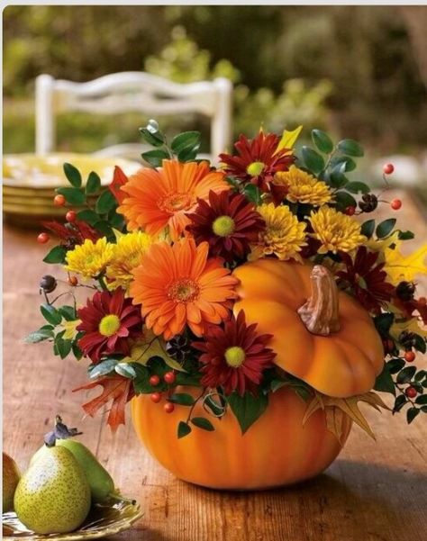 🎃😊🎃 Pumpkin Bouquet, Pumpkin Floral Arrangements, Fall Pumpkin Centerpieces, Thanksgiving Flowers, Pumpkin Arrangements, Pretty Pumpkins, Fall Flower Arrangements, Fall Floral Arrangements, Halloween Flowers