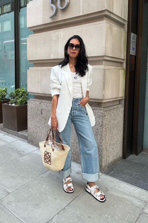 When it comes to choosing the best sandals for summer, the Chanel dad sandals are hard to beat😌 So head to the link to invest in some similar looks> https://trib.al/BlNlUTQ Image: @thefashionablepan Buckle Sandals Outfit, Dad Sandals Outfit, Chunky Sandals Outfit, Chanel Dad Sandals, Jasmin Tookes, Espadrilles Outfit, Sandals Outfit Summer, City Break Outfit, Dad Sandals