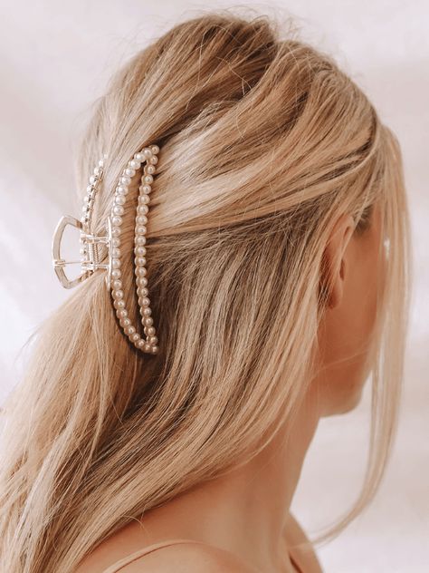 Opting to not wear a veil but not sure what to wear instead? Consider these beautiful wedding veil alternatives. Bridesmaid Hair Clips, Claw Design, Pearl Hair Combs, Gold Hair Clips, Pearl Hair Clip, Pearl Hair, Winter Hairstyles, Metallic Hair, Gold Hair