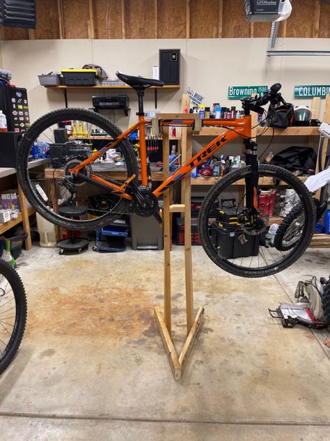 Repair stand Bike Diy, Bike Repair Stand, Bike Hacks, Bike Maintenance, Bicycle Diy, Biking Diy, Bicycle Repair, Bicycle Storage, Bicycle Maintenance