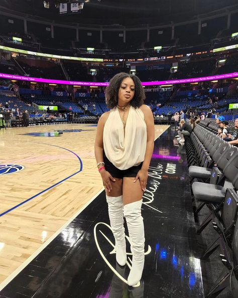 Playing for keeps 🏀🔐 I'm wearing a @giannis_an34 jersey, not a Bucks jersey btw 😅 #orlandomagic 💙🤍 #milwaukeebucks #courtside #sittingpretty #fashion #outfitinspiration #outfit #style #courtsideoutfit #ootd #courtsidefashion #courtsideseats #greekfreak #giannisantetoukoumpo #antetokounmpo #nba #nbaplayoffs #basketball #orlando #tyla Basketball Court Side Fashion, Courtside Nba Game, Basketball Jersey Streetwear Outfit, Gameday Outfit Basketball, Courtside Outfit Basketball, Jahki Howard Basketball, Playing For Keeps, Nba Playoffs, Orlando Magic