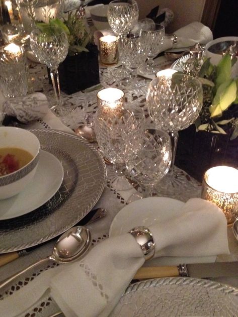 Elegant festive table setting with sparkling Waterford crystal. Crystal Glasses Table Setting, Crystal Table Setting, Glasses Table Setting, Cadbury Purple Wedding, Wedding Settings, Crystal Store, Festive Table Setting, Blue White China, Vintage Gallery