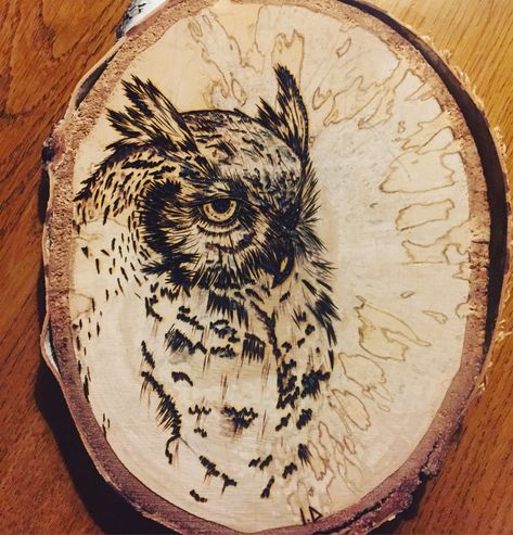 Owl Woodburning Ideas, Wooden Things, Wood Slice Art, Pyrography Art, Wood Burning Crafts, Wood Burning Art, Wood Slices, Pyrography, Cool Diy