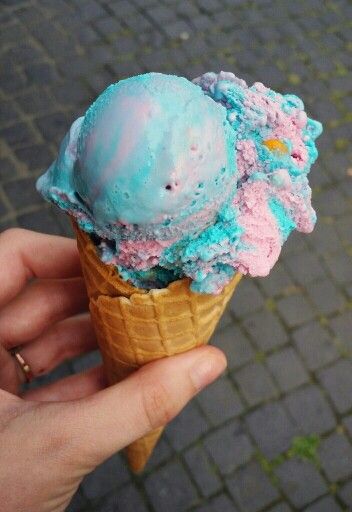 Buble gum ice cream Bubble Gum Ice Cream, Buble Gum, Cake Pop Designs, Bubble Gum Flavor, Gelato Ice Cream, Rainbow Ice Cream, Candy Drinks, Flavor Ice, Cream Aesthetic