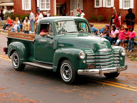 Yam Festival Parade - 1953 Chevy 3100 pickup truck | Flickr Chevy Trucks For Sale, Green Truck, Chevy 3100, Vintage Pickup, Old Chevy, Vintage Pickup Trucks, Pick Up Trucks, Old Pickup Trucks, Antique Trucks