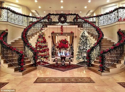 Oh sure, just your average family home. Luxury Christmas Decor, Double Staircase, Christmas Staircase, Rich Kids Of Instagram, Rich Kids, Christmas House, Luxury Decor, Yellowstone National, Staircases