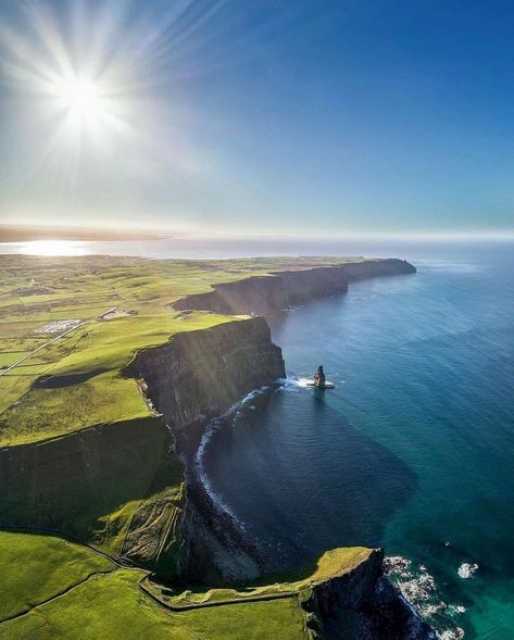 EARTH OFFICIAL on Instagram: “Enjoying a calm moment by the Irish seaside 💙 The country’s much-loved, vivid green fields, rocky shores and untamed waves are a must-see…” Ireland Hiking, Ireland Cliffs, Ireland Aesthetic, Best Of Ireland, Clare Ireland, Ireland Tours, Ireland Landscape, Rocky Shore, Cliffs Of Moher