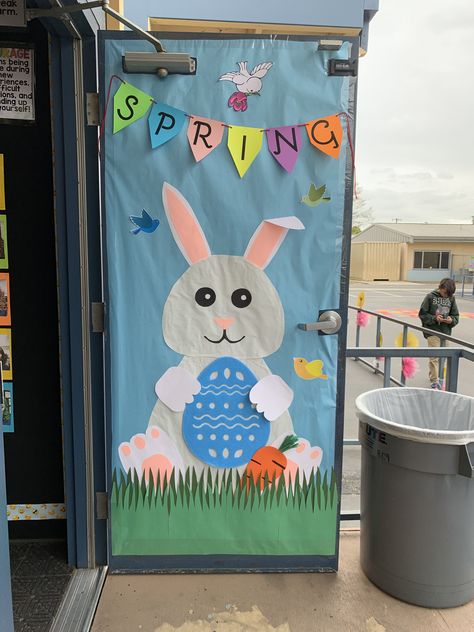 Easter door Easter Decor For Classroom, Easter School Door Decorations, Easter Door Decorations For School, Easter Door Ideas For Classroom, Easter Door Decorations Classroom, Easter Classroom Door, Bunny Door Decoration, Easter Classroom Decorations, Easter Boards