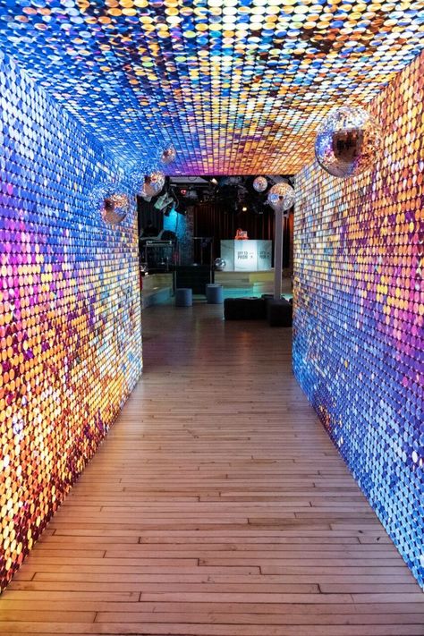 Journey Party Theme, 70 Party Decorations, Glam House Decor, Christmas Party Entrance, Glow Decorations, Event Entrance Design, Disco Event, Disco Prom, Tunnel Entrance