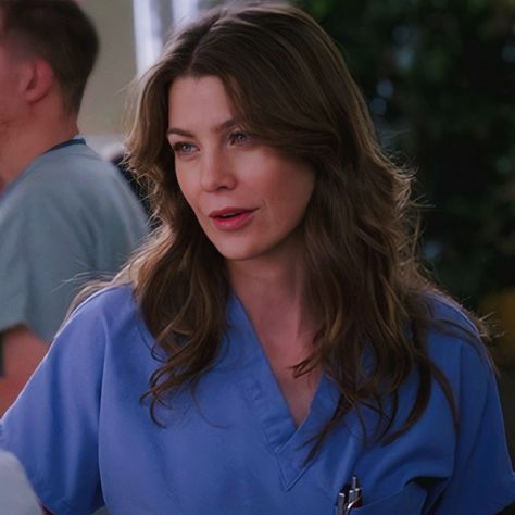 Merideth Grey Hair Hairstyles, Meredith Grey Hair Season Two, Meredith Gray Hair Season 1, Meredith Grey Season 3 Hair, Meredith Grey Hairstyle, Meredith Grey Haircut Season 1, Meredith Grey Haircut, Meredith Grey Season 1 Hair, Meredith Grey Aesthetic