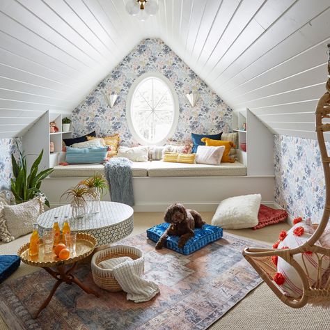 9 Ways to Turn Your Teen’s Bedroom into a Haven | Houzz UK Attic Ideas Hangout, Hangout Room Ideas, Teen Hangout Room, Low Ceiling Attic, Attic Design Ideas, Attic Room Ideas, Attic Bedroom Designs, Hangout Room, Attic Playroom