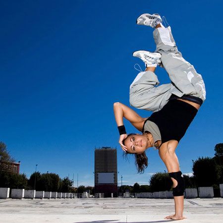 Street Dance Photography, Martial Arts Fashion, Hip Hop Aesthetic, Body Reference Poses, Human Poses Reference, Human Poses, Character Poses, Dance Photos, Dynamic Poses