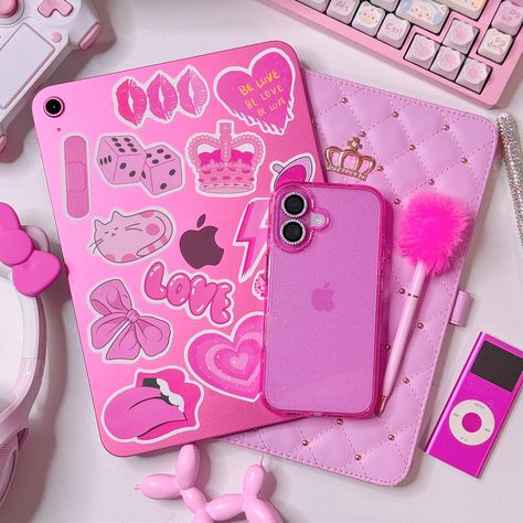 Pink iPhone 16, pink iPad and pink iPod 💕 #pink #desksetup #pinkdesksetup #apple #pinkipad #pinkimac #pinkiphone #kawaiiaesthetic #cute #studygram pink, desk setup, pink desk setup, apple, pink iPad, pink iMac, pink iPhone, kawaii aesthetic, cute, study gram, asmr I Phone Cases Aesthetic, Iphone 15 Pink Aesthetic, Iphone 16 Case, Pink Ipad Aesthetic, Pink Imac, Pink Desk Setup, Pink Ipod, Ipad Pink, Aesthetic Cases