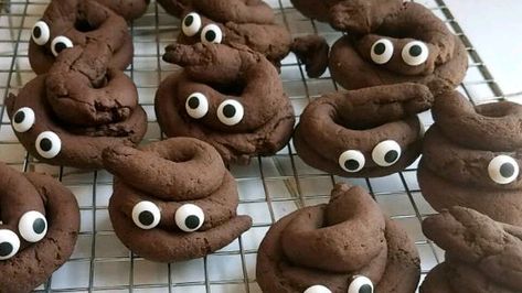 Poop Cake, Emoji Cookies, Biscuits Halloween, Emoji Cookie, Emoji Cake, 18th Cake, Candy Eyeballs, Emoji Party, Emoji Birthday