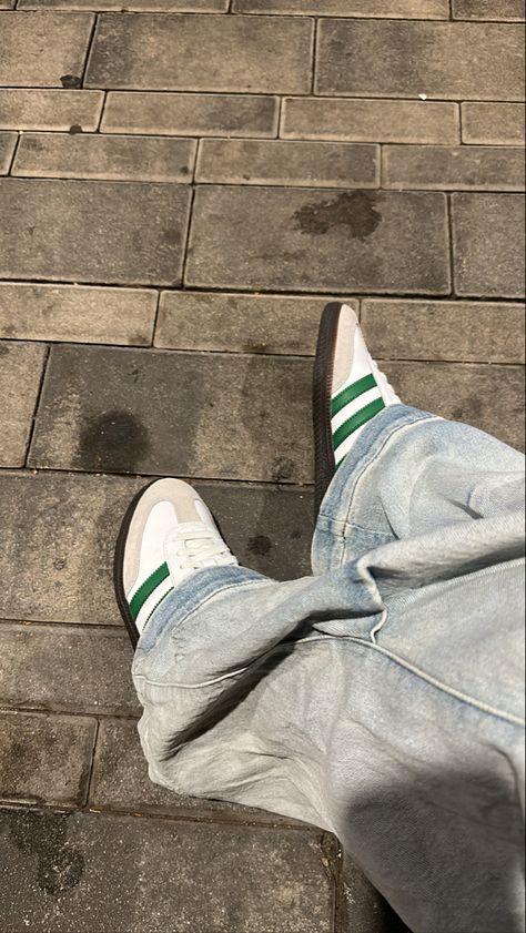 Adidas samba green bella basis style street style jeans with samba outfit style fashion summer vacation night out life style fun sneakers shoes Adidas Samba Green, Adidas Samba White, Outfit Verano, New Movie Posters, Vintage Socks, Look Adidas, Green Adidas, Shoes Photography, Random Videos