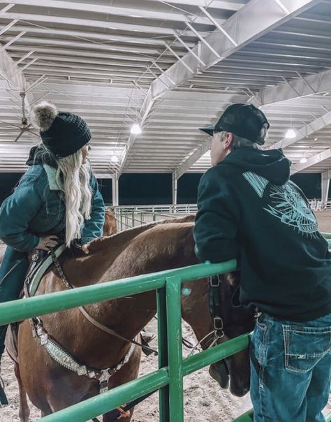 Rodeo Relationship Goals, Cowboy Relationship Goals, Rodeo Couples, Country Couple Pictures, Country Relationship Goals, Country Dates, Country Couple, Country Relationships, Cowboys And Angels