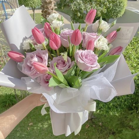 Roses And Tulips Bouquet Floral Arrangements, Pink Roses And Tulips Bouquet, Tulip Bouquet Ideas, Tulip Ramo, Cute Small Flower Bouquet, Tulip And Lily Bouquet, Tulips Aesthetic Bouquet, Tulips And Roses Bouquet, Tulip Bouquet Arrangement