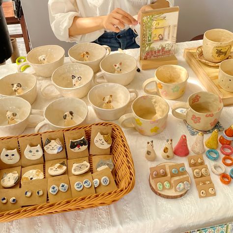 Korean cute handmade ceramic Ceramic Booth Display, Ceramic Market Display, Pottery Market Display, Korean Art Aesthetic, Flea Market Ideas, Art Workshop Ideas, Art Market Display, Pottery Booth Display, Clay Display