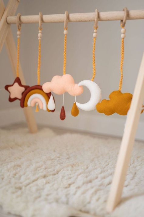 Play Gym Toys, Interesting Crochet, Baby Play Gym Toys, Crazy Crochet, Diy Baby Mobile, Baby Play Gym, Toys Montessori, Baby Activity Center, Winter Crochet