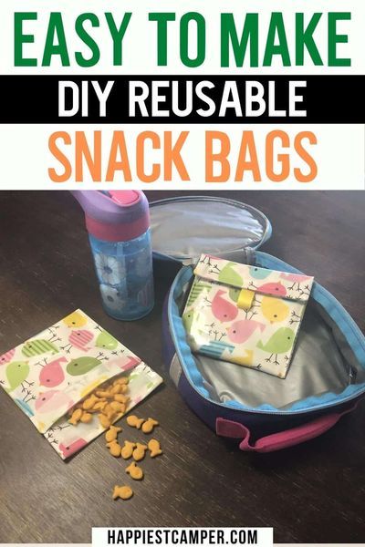 Want a more cost-effective snack bag for your kids' lunches? These Easy To Make DIY Reusable Snack Bags are just what you need! Stop throwing away those plastic ziploc bags. Create your own bags in fun patterns and prints. These bags are made out of waterproof material for added durability and to make cleaning a breeze. Just wipe them down and they're good to go! My kids love these. Make a few and you'll be set for the year! DIY snack bags. Sewing project. Easy To Make DIY Reusable Snack Bags. Diy Reusable Sandwich Bags, Reusable Crafts, Diy Snack Bag, Reusable Snack Bags Tutorial, Trendy Crafts, Reusable Sandwich Bags, Diy Snacks, Beeswax Wraps, Kids Lunches