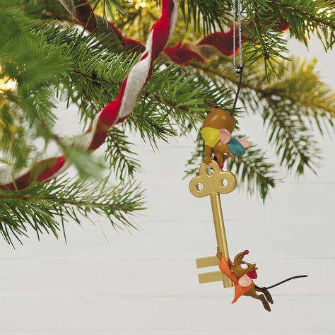 Cinderella Jaq And Gus, Key Ornament, Disney Christmas Ornaments, Plastic Christmas Tree, Backyard Flowers, Hallmark Christmas Ornaments, Disney Ornaments, Lampoon's Christmas Vacation, Disney Cinderella