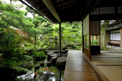 Part of what makes this so appealing to me is the large overhangs and japanese gardens at the foot of the steps Traditional Japanese Home, Japanese House Design, Japanese Home Design, Zen House, Japanese Style House, Traditional Japanese House, House Backyard, Indoor Design, Kanazawa