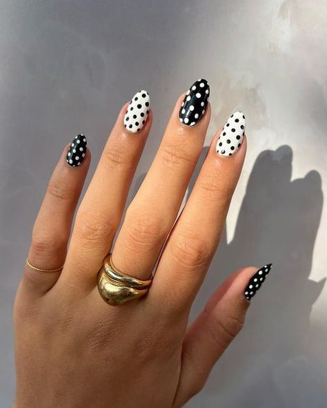 Unique Fall Nails, Fall Nails 2022, Fall Nail Inspiration, Dot Nail Designs, Polka Dot Nail Art, September Nails, Dot Nail Art, Christmas Nails Easy, Polka Dot Nails