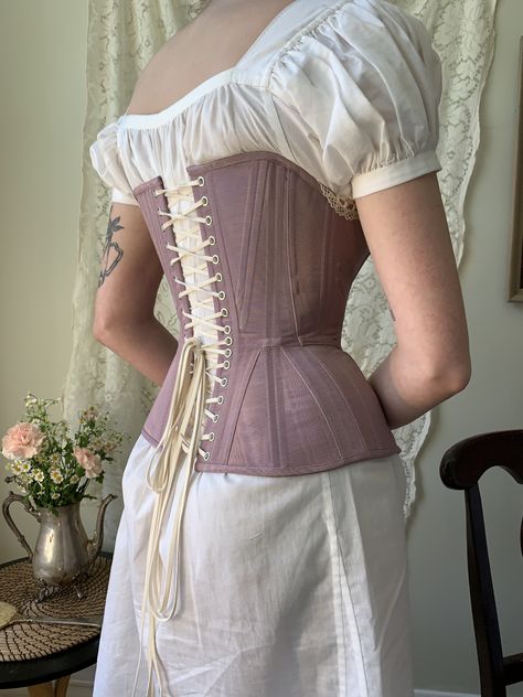 Mauve cotton moire fabric. Single-layer construction. Trimmed with flossing and antique lace. Featuring curved panels and bust & hip gores. Inspired by antique corsets of the mid-19th century from 1850-1860. Using pattern Ref Aubin by Atelier Sylphe. Made by Emma Collins 1860s Corset, Victorian Ball Gowns, Diy Corset, Edwardian Corsets, Corset Sewing Pattern, Victorian Corset, Corset Pattern, Vintage Corset, Victorian Women