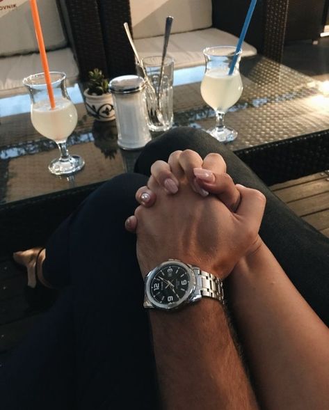 Couples poses #handholding #hands #hand #watch #couple #dating #goals #datinggoals #love #inlove #lover #lovers #rings #coupleposes #poses #coupleideas Cer Nocturn, Luxury Couple, Flipagram Instagram, Couple Hands, Classy Couple, Couple Selfies, Black Couples Goals, Foto Tips, Relationship Goals Pictures