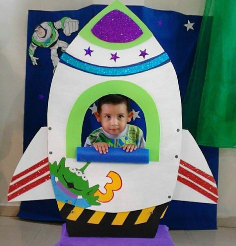 Toy Story Rocket Ship, Buz Light Year Birthday Ideas, Buzz Lightyear Birthday Party Ideas, Buzz Lightyear 3rd Birthday Party, Buzz Light Year Birthday Party, Buzz Light Year Birthday, Toy Story Photo Booth, Buzz Lightyear Spaceship, Buzz Party